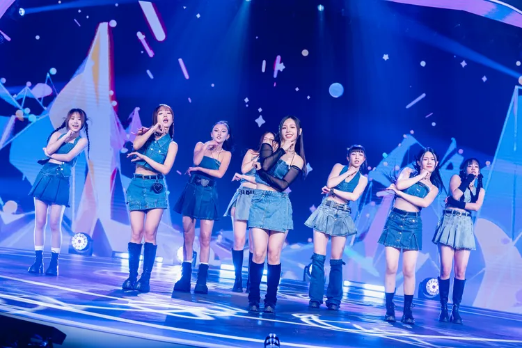 參賽者挑戰〈Mr. Simple〉。華視提供