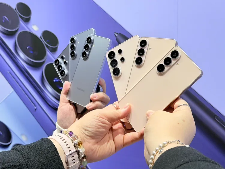 線上商城加入銀與粉金兩色。趙筱文攝