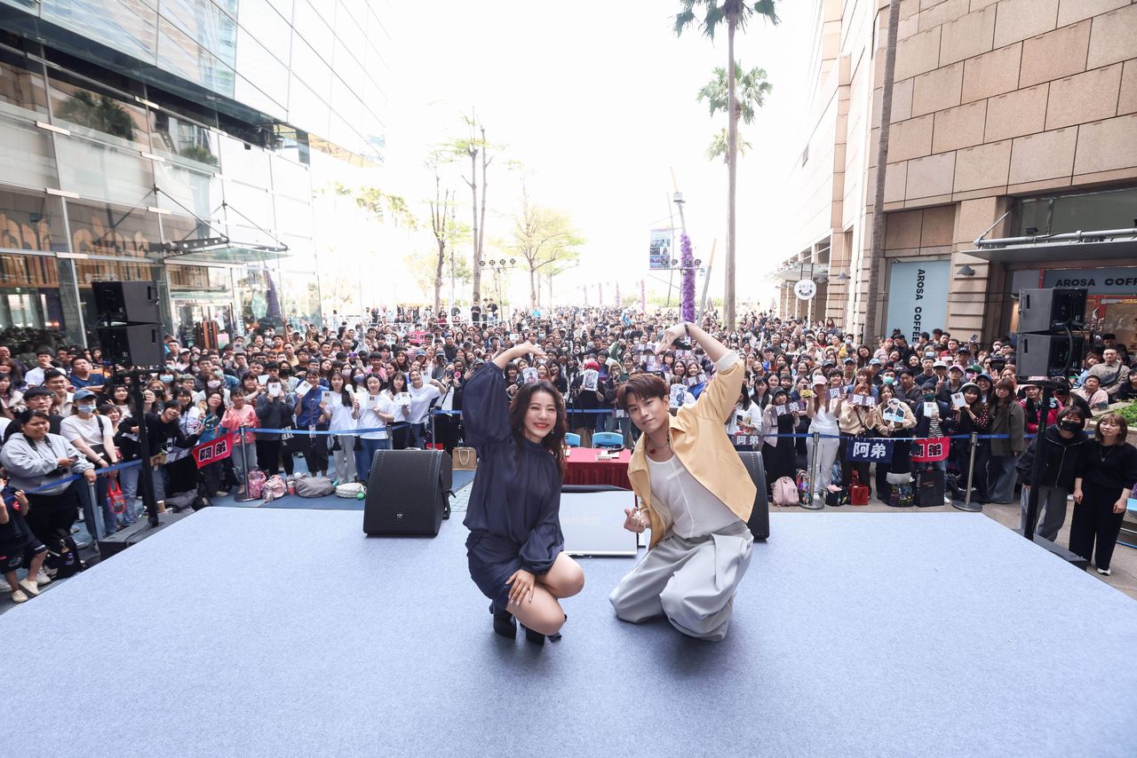 歌唱決賽驚見男選手穿高衩豹紋泳裝 阿弟害羞認證:比丁噹還辣