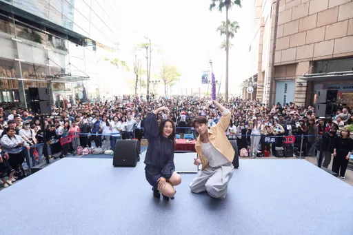 歌唱決賽驚見男選手穿高衩豹紋泳裝　阿弟害羞認證：比丁噹還辣