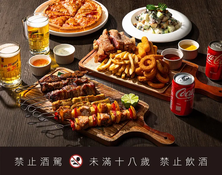 週六宵夜場「夜飲夜食」備有手抓海鮮桶、串燒與多款微醺酒飲，每位低消199+10%元起。板橋凱撒大飯店提供