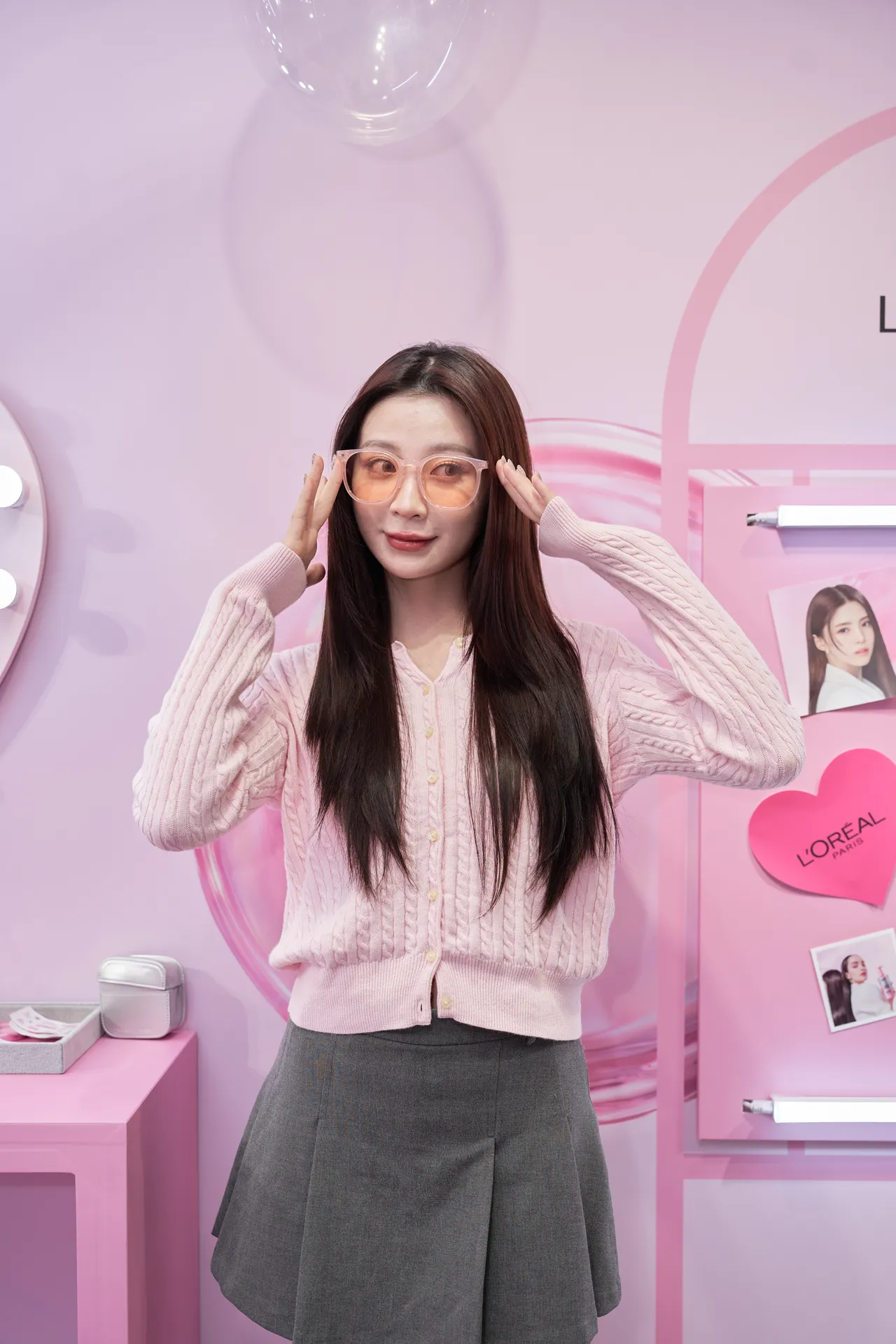 巴黎萊雅與KlassiC. 聯名推出粉亮摺疊墨鏡。品牌提供