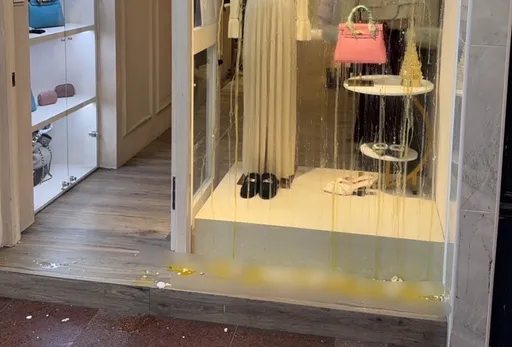 北市勞資糾紛...服飾店遭蛋洗　離職員工不滿「沒被退保」