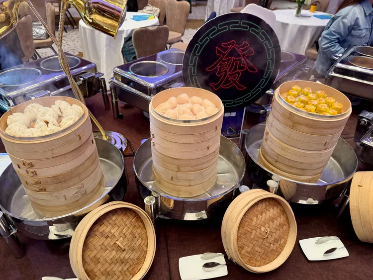 香港茶餐廳必吃的現蒸港點，期間可無限吃到飽。莊偉祺攝