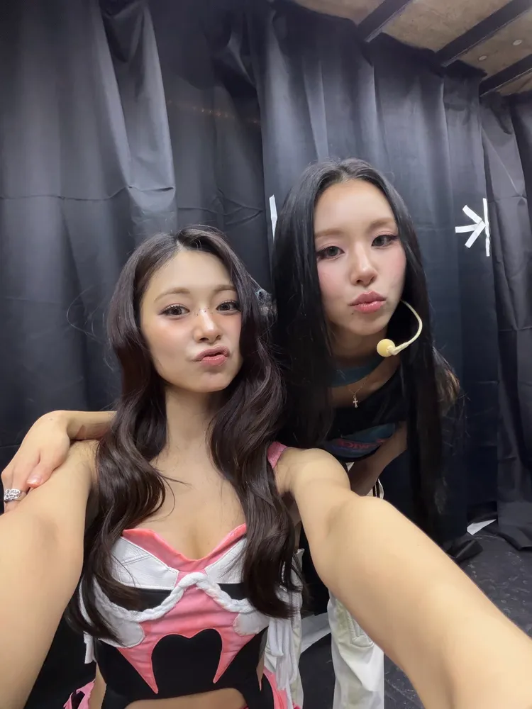 子瑜（左）分享與隊友彩瑛的合照。翻攝子瑜IG