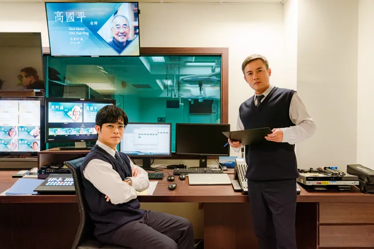 范逸臣和董季鑫飾演大體處理技術員。大愛提供