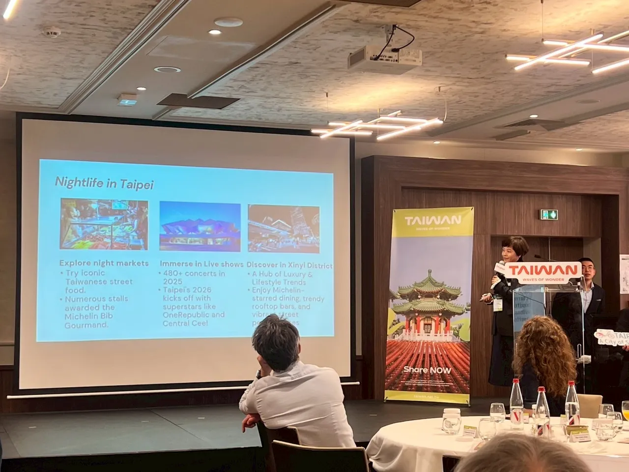 觀傳局在巴黎推廣會進行簡報。台北市觀傳局提供