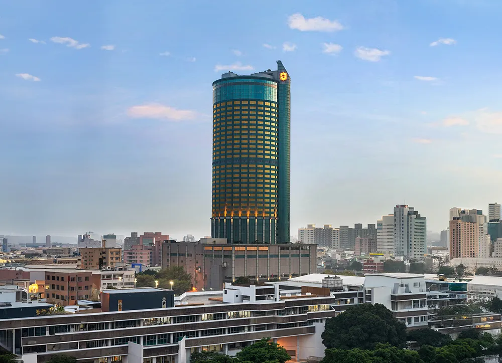 住市中心玩台南！台南遠東香格里拉17週年+17元升等套房或早餐