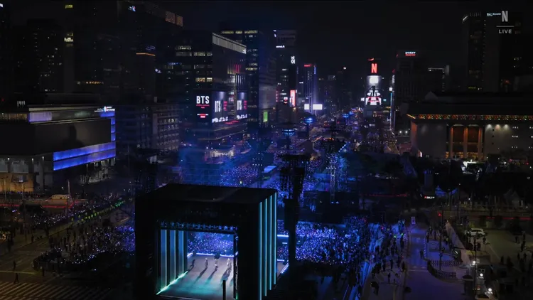 BTS看到滿場ARMY感動不已。翻攝Netflix