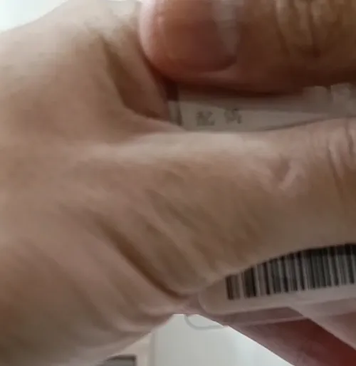 晚安小雞曝身分證空白配偶欄。翻攝晚安小雞臉書