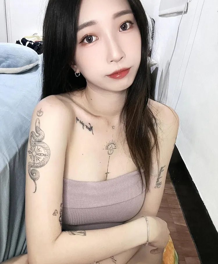 護理師廖婉如在社群擁有上萬粉絲，經常秀出火辣身材。翻攝老師她犯規Instagram