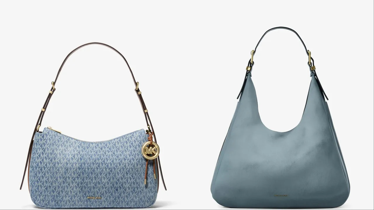 Michael Kors Nolita丹寧經典LOGO印花肩背包（左）1萬3400元、Nolita藍色大型肩背包（右）1萬7800元。品牌提供