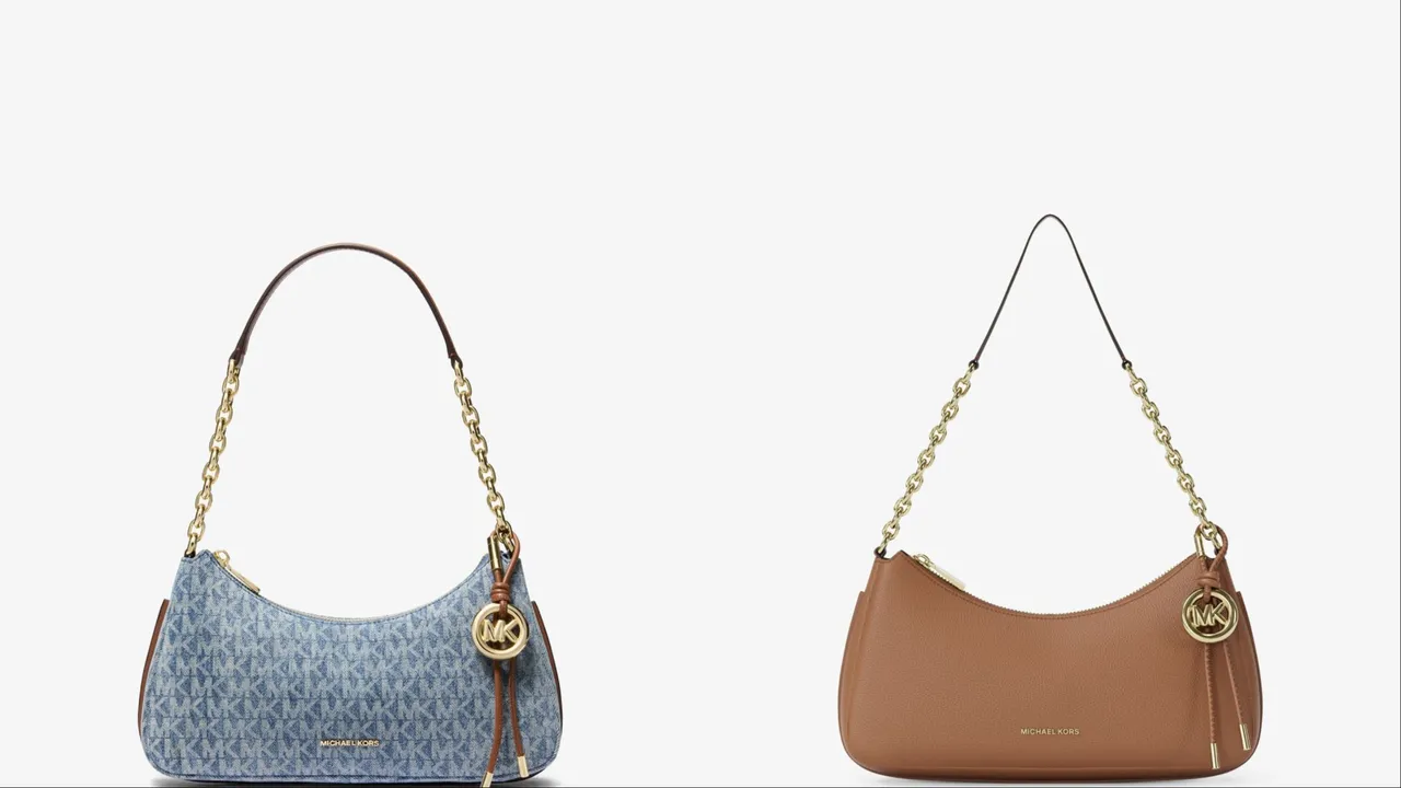 Michael Kors Nolita丹寧經典LOGO印花小型鍊帶包（左）、Nolita咖啡色荔枝紋小型鍊帶包（右），各9500元。品牌提供