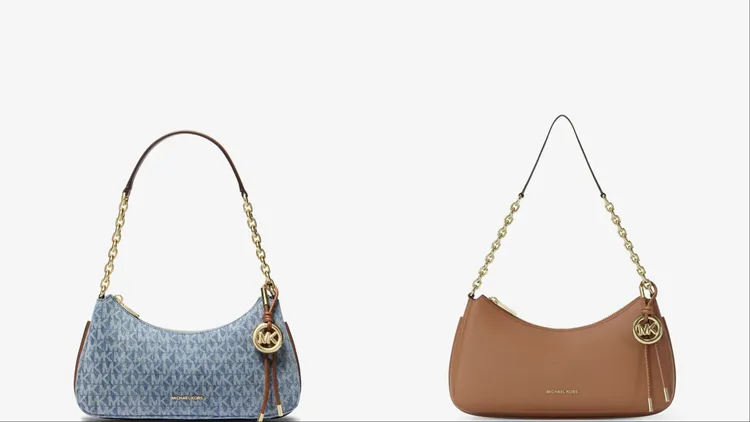 Michael Kors Nolita丹寧經典LOGO印花小型鍊帶包（左）、Nolita咖啡色荔枝紋小型鍊帶包（右），各9500元。品牌提供