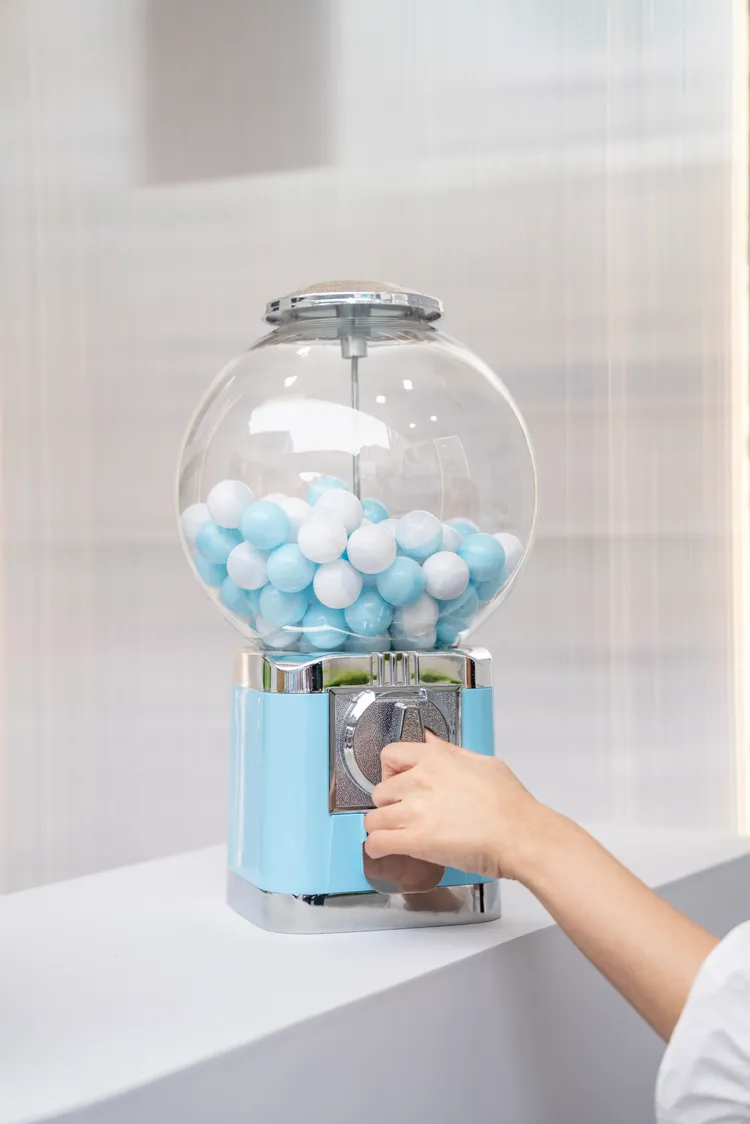 完成真心話翻翻牌並拍照打卡追蹤dprogram官方社群，即可獲得扭蛋機抽獎體驗乙次。品牌提供