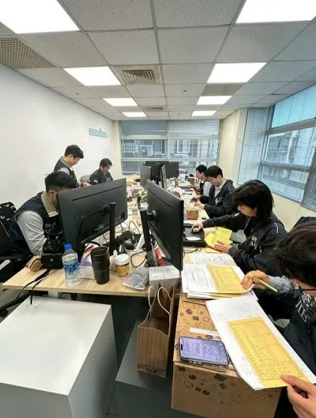 調查局執行搜索。翻攝畫面