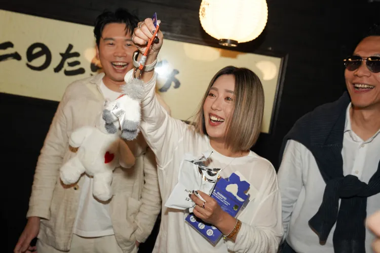 「小男孩樂團」舉跟工作團隊舉辦春酒。滾石提供