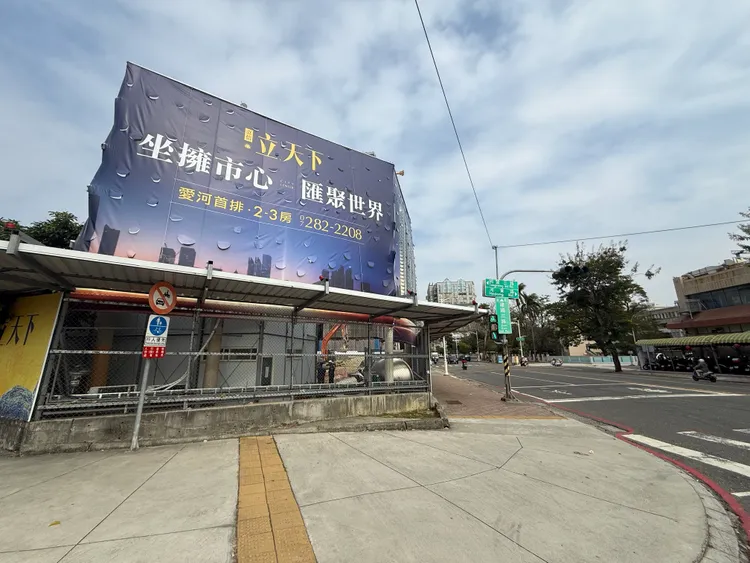 立信建設造鎮「立.天下」，實登揭露累計249筆，住宅單價40.7-65.0萬元，均價落在逼近5字頭。葉家銘攝