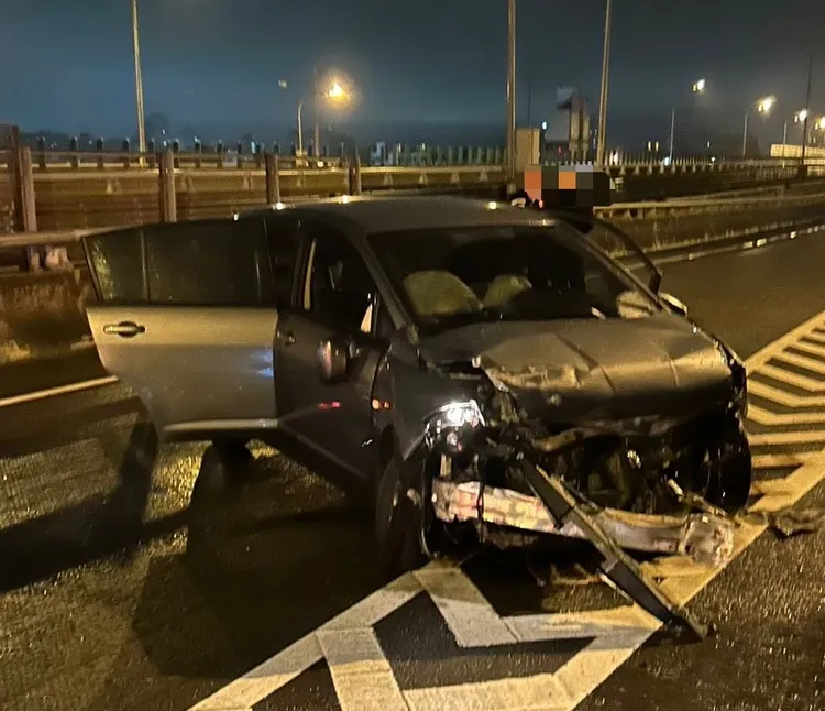 事故車輛。新竹市消防局提供