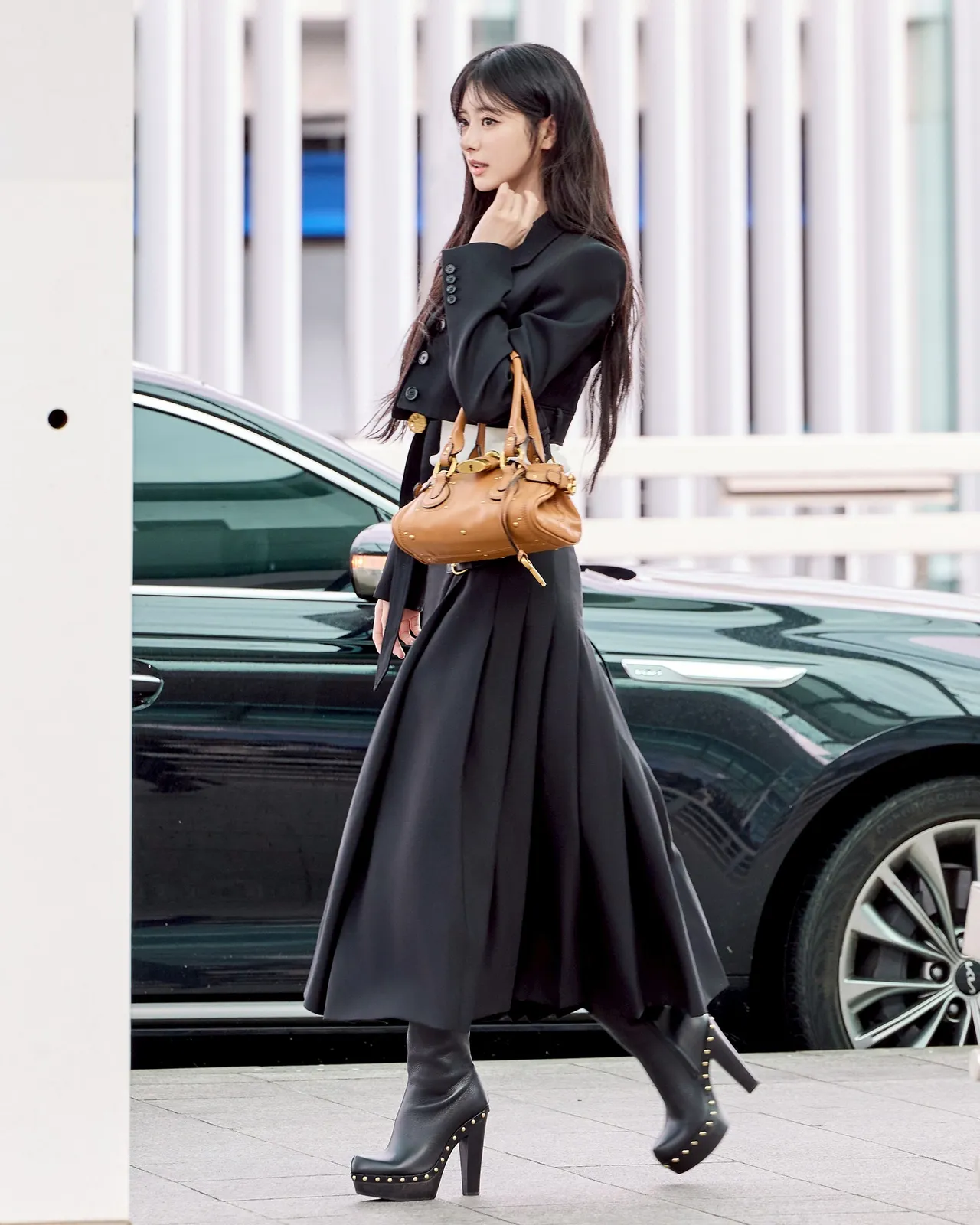 Anna擁有精緻五官，絕美側臉更是相當吸睛。品牌提供