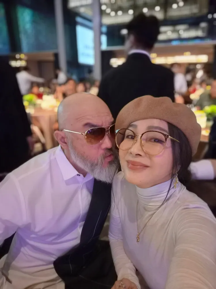 陳美鳳（右）透露曾與辛龍一起赴美宣慰僑胞。翻攝陳美鳳臉書