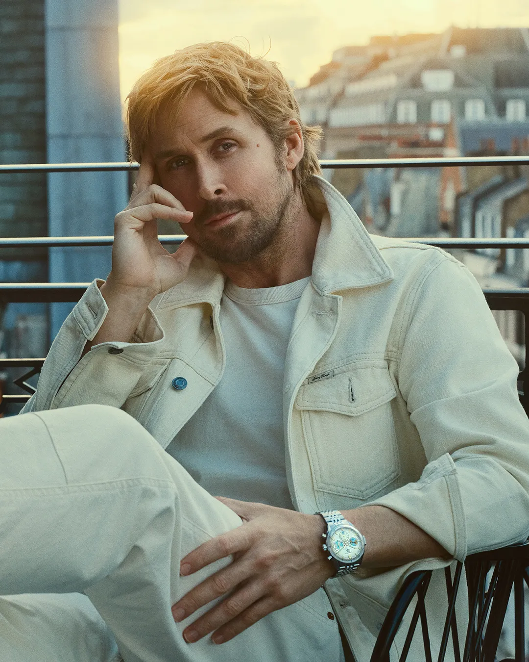 萊恩葛斯林戴上泰格豪雅Carrera Seafarer計時腕錶。品牌提供