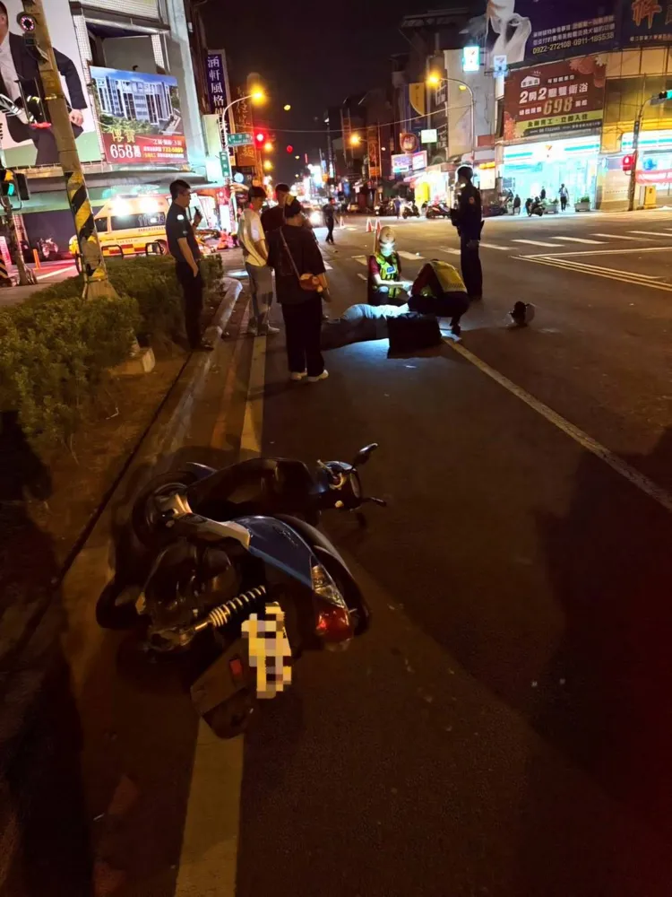 75歲長者深夜闖紅燈，遭機車撞死。翻攝畫面