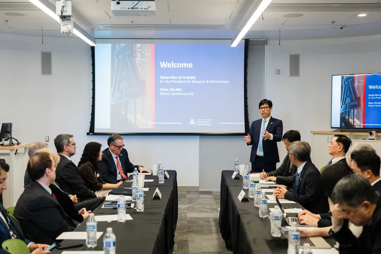 陳其邁市長表示期望與亞利桑那大學共同推動光學及矽光子人才培育，提升城市在全球科技版圖的競爭力。高市府提供