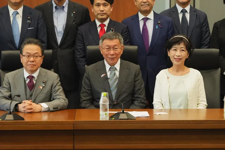 柯文哲近期規劃聲請解除限制出境，盼能赴日參加長子柯傅堯的東京大學博士畢業典禮。翻攝陳佩琪臉書