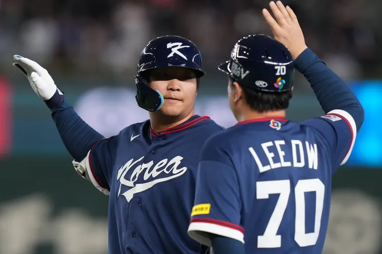 文保景（左）疑似「控分」行為慘遭台灣網友出征。美聯社