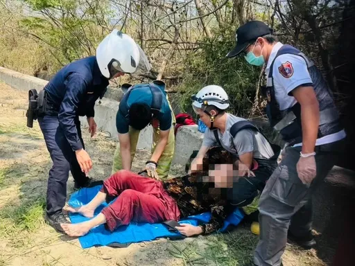 79歲婦受困大排一夜！湖內警徹夜搜救12小時救回