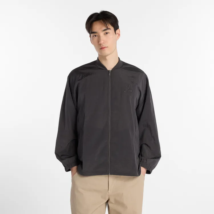 New Balance聯名大谷翔平系列褶皺尼龍夾克，5280元。品牌提供