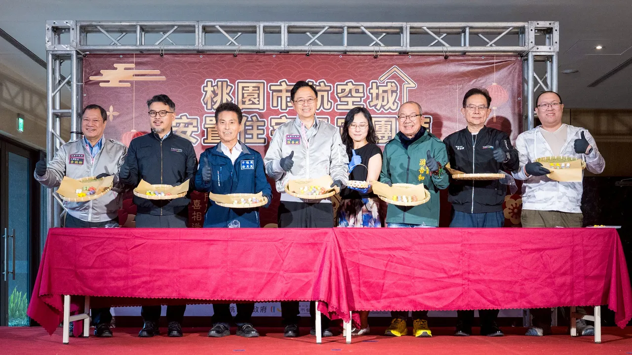 張善政出席航空城安置住宅元宵團拜。桃園市府提供