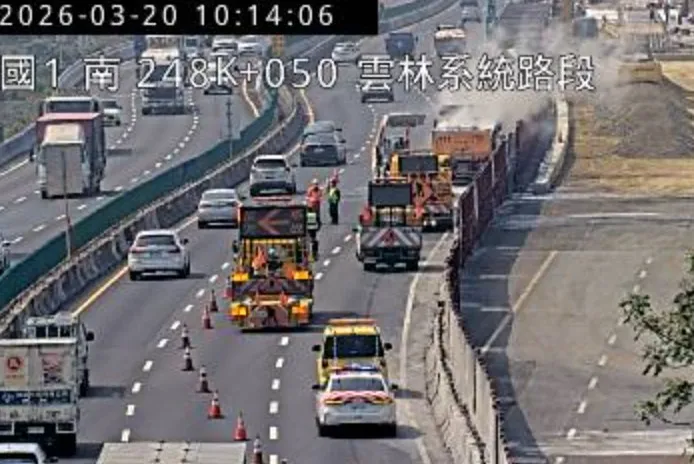 目前該路段仍在處理中，僅開放內線通行。翻攝1968