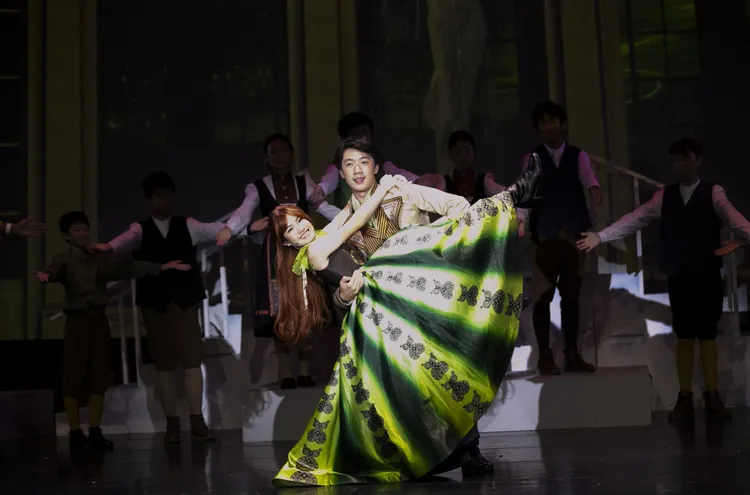 KAS同學們的演出水準被誇接近專業劇場級。