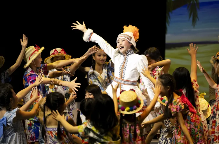 演出時台上台下氣氛熱烈。