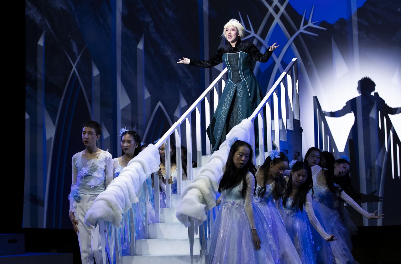 高雄美國學校打造校園音樂劇天花板 《冰雪奇緣》101學生玩出沉浸式視聽饗宴