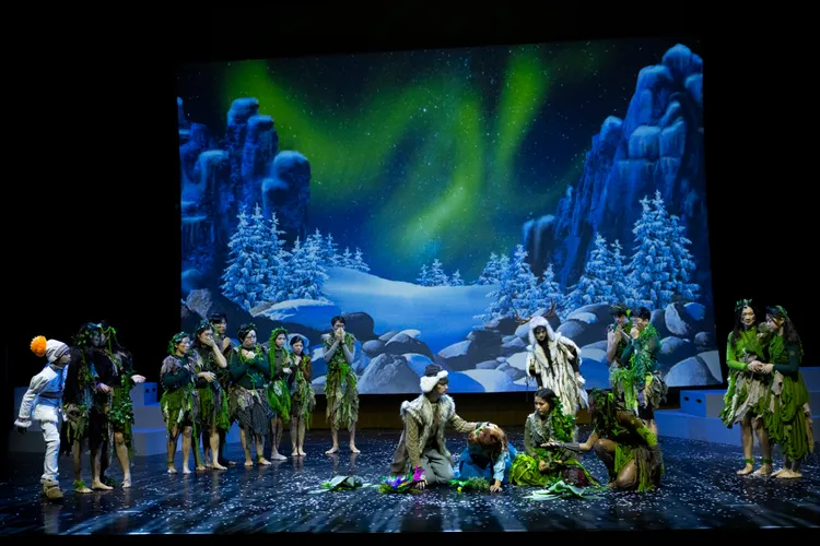 《冰雪奇緣》的演出舞台及道具都精益求精。