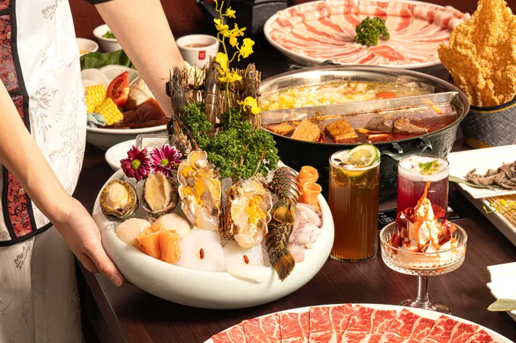 信義ATT店推出多款限定新品，其中以「龍蝦海饌盛宴」作為輕奢主打。業者提供