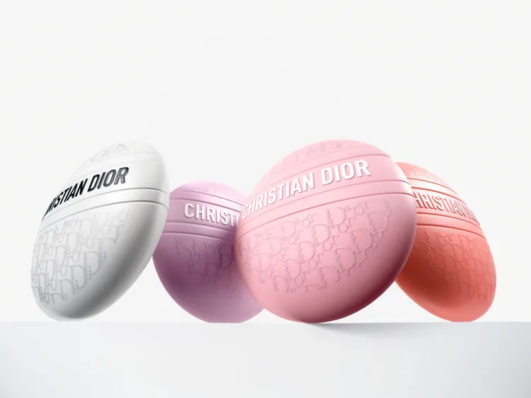 Dior緹花全能修護霜馬卡龍限量版，各50ml／2000元。品牌提供