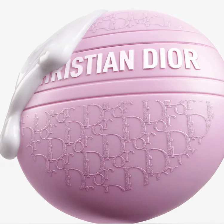 Dior推出緹花全能修護霜馬卡龍限量版#浪漫紫，50ml／2000元。品牌提供