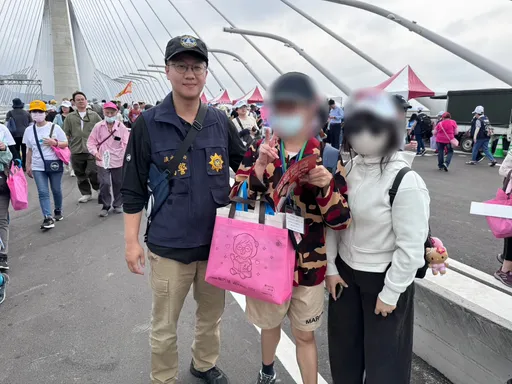 淡江大橋萬人健行！身障男走失驚魂　警網30分鐘找到人