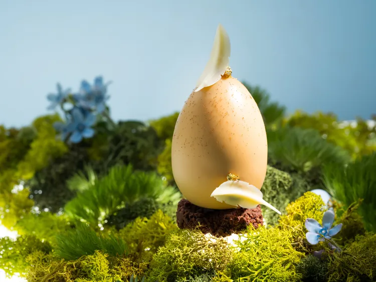 台北文華東方酒店「文華餅房」推出「羽光晨曦」復活節限定小蛋糕。台北文華東方酒店提供