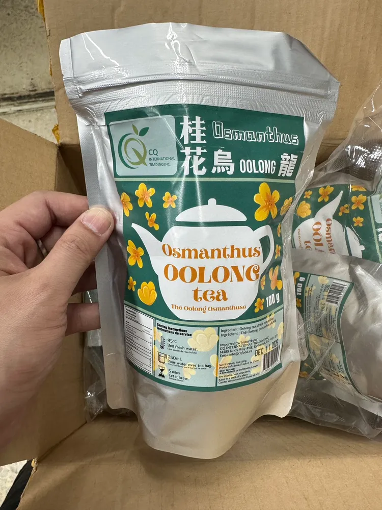 犯嫌將毒品藏在烏龍茶包中，企圖走私大麻毒品。翻攝照片