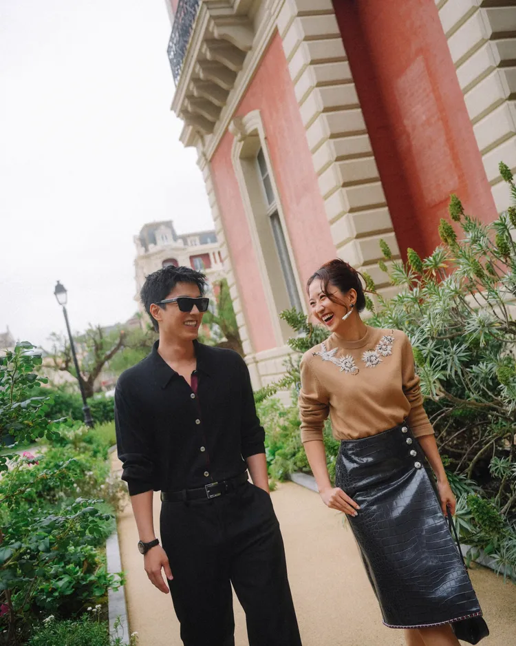 曾敬驊（左）與9m88。品牌提供