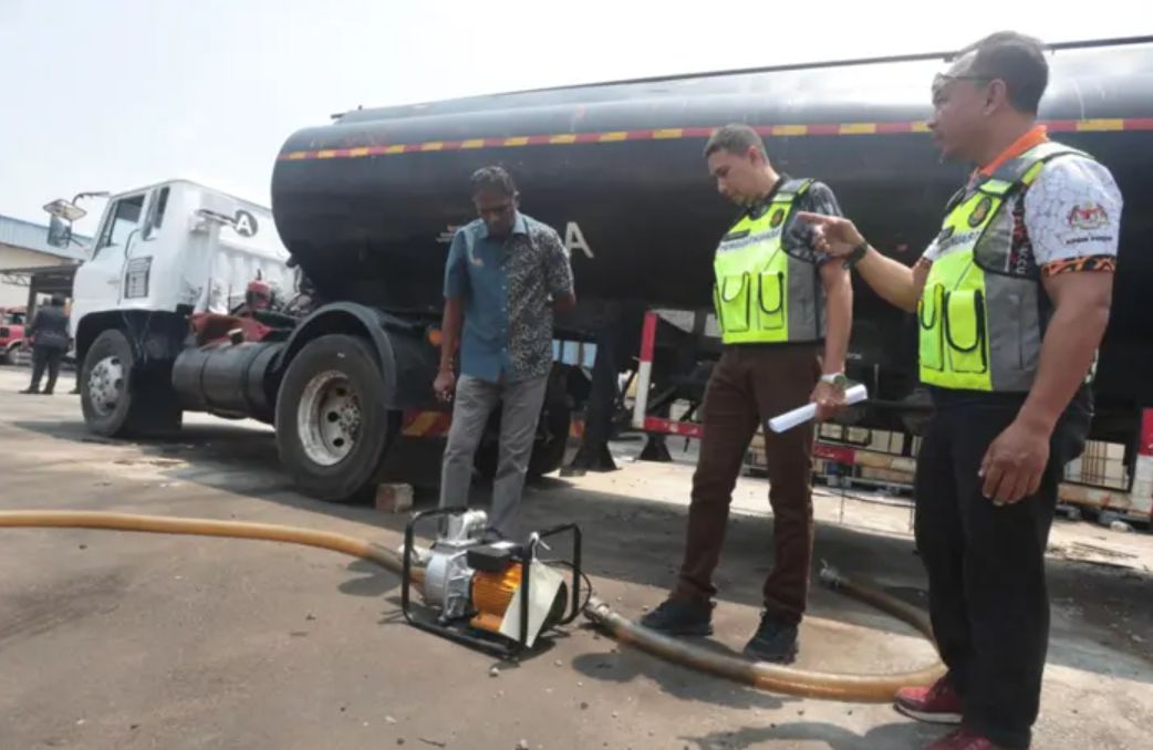 光天化日開油罐車走私柴油 馬國破獲跨州外運集團
