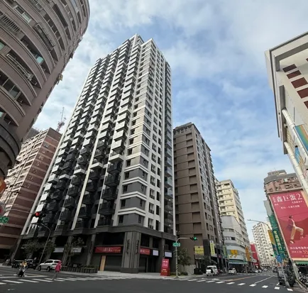 漢神巨蛋新屋房價多落在5-6字頭，區段屬於高雄市心。葉家銘攝