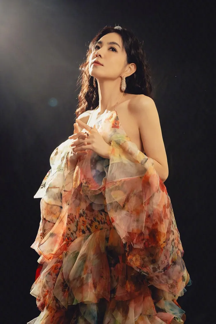 Ella身上的Boucheron珠寶總價逾454萬元。品牌提供