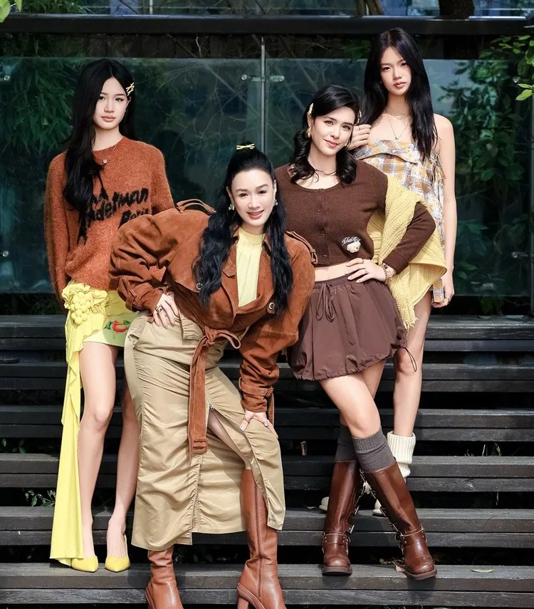 鍾麗緹與3個漂亮女兒。翻攝鍾麗緹微博