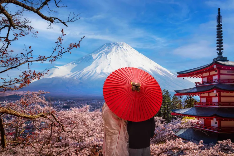 日本航季行程展現多層次風貌，融合歷史古蹟、現代城市與壯麗自然景致。業者提供